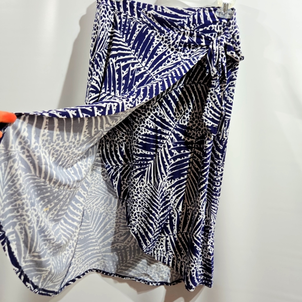 Cynthia Rowley Blue And White Soft Stretchy Wrap Skirt Sz M NWOT